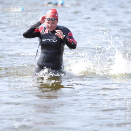 22.06.2025 - Viking Triathlon H.Heesch http://msf.ph/oto/8059058 22.06.2025 10:30:24 Schwimmen 13, 132, 381, 393, 491, 551, 626, 643, 651 meine-sportfotos.de