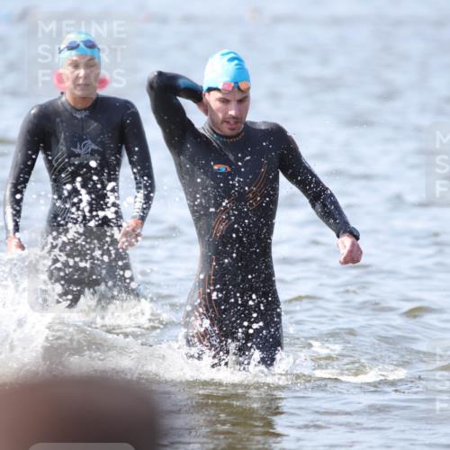 22.06.2025 - Viking Triathlon H.Heesch http://msf.ph/oto/8059066 22.06.2025 10:30:26 Schwimmen 13, 132, 381, 393, 491, 551, 643, 651 meine-sportfotos.de