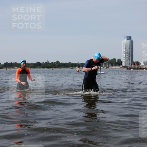 22.06.2025 - Viking Triathlon Michael Strokosch http://msf.ph/oto/8059070 22.06.2025 10:51:00 Schwimmen 308, 484, 523, 543 meine-sportfotos.de