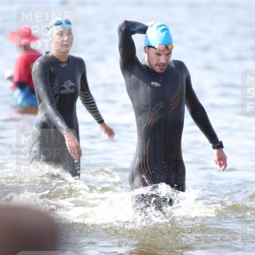22.06.2025 - Viking Triathlon H.Heesch http://msf.ph/oto/8059075 22.06.2025 10:30:26 Schwimmen 13, 132, 381, 393, 491, 551, 643, 651 meine-sportfotos.de