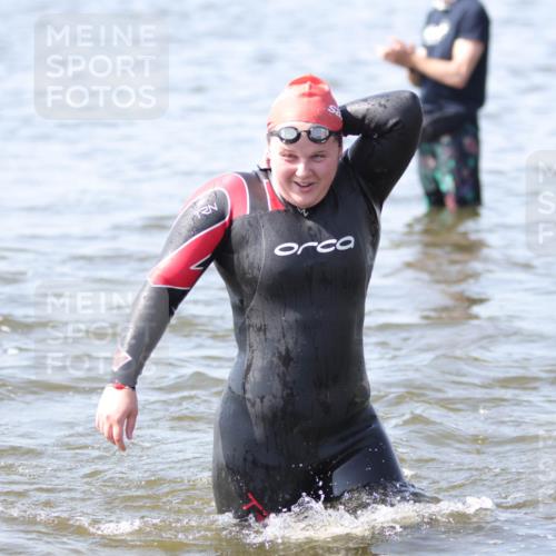 22.06.2025 - Viking Triathlon H.Heesch http://msf.ph/oto/8059102 22.06.2025 10:30:38 Schwimmen 13, 162, 188, 393, 444, 551, 630, 651 meine-sportfotos.de