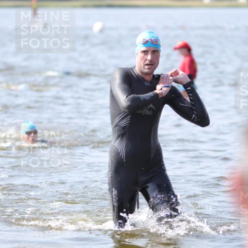 22.06.2025 - Viking Triathlon H.Heesch http://msf.ph/oto/8059112 22.06.2025 10:30:40 Schwimmen 13, 162, 188, 444, 551, 630, 651 meine-sportfotos.de