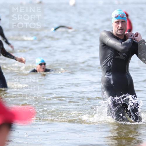 22.06.2025 - Viking Triathlon H.Heesch http://msf.ph/oto/8059114 22.06.2025 10:30:40 Schwimmen 13, 162, 188, 444, 551, 630, 651 meine-sportfotos.de