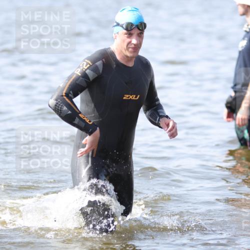 22.06.2025 - Viking Triathlon H.Heesch http://msf.ph/oto/8059133 22.06.2025 10:30:50 Schwimmen 45, 162, 188, 347, 352, 444, 510, 630 meine-sportfotos.de