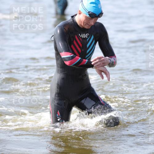 22.06.2025 - Viking Triathlon H.Heesch http://msf.ph/oto/8059142 22.06.2025 10:30:52 Schwimmen 45, 162, 188, 237, 347, 352, 444, 510, 549, 630 meine-sportfotos.de