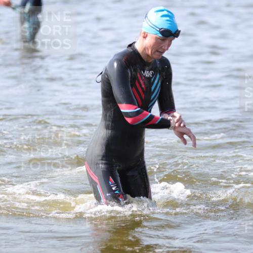 22.06.2025 - Viking Triathlon H.Heesch http://msf.ph/oto/8059147 22.06.2025 10:30:52 Schwimmen 45, 162, 188, 237, 347, 352, 444, 510, 549, 630 meine-sportfotos.de
