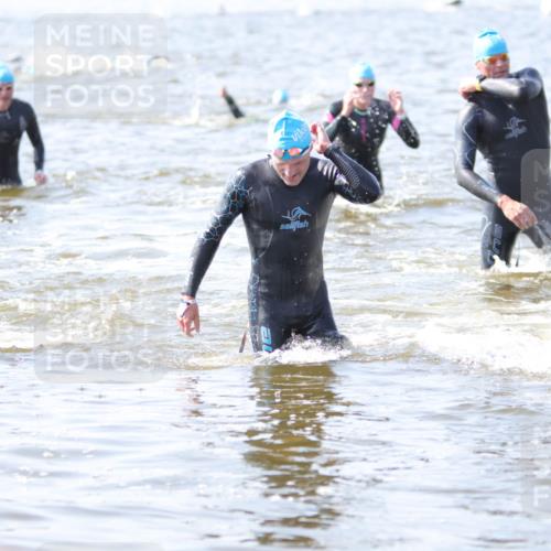 22.06.2025 - Viking Triathlon H.Heesch http://msf.ph/oto/8059151 22.06.2025 10:30:58 Schwimmen 45, 162, 216, 237, 330, 347, 352, 444, 510, 549 meine-sportfotos.de