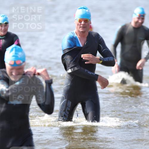 22.06.2025 - Viking Triathlon H.Heesch http://msf.ph/oto/8059160 22.06.2025 10:31:00 Schwimmen 45, 162, 216, 237, 330, 347, 352, 510, 549 meine-sportfotos.de