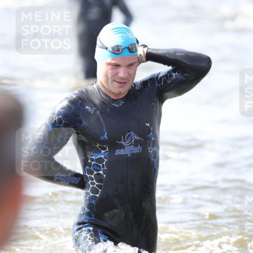 22.06.2025 - Viking Triathlon H.Heesch http://msf.ph/oto/8059163 22.06.2025 10:31:02 Schwimmen 45, 162, 216, 237, 330, 347, 352, 510, 549 meine-sportfotos.de