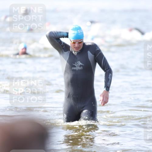 22.06.2025 - Viking Triathlon H.Heesch http://msf.ph/oto/8059169 22.06.2025 10:31:05 Schwimmen 45, 216, 237, 330, 347, 352, 510, 549 meine-sportfotos.de