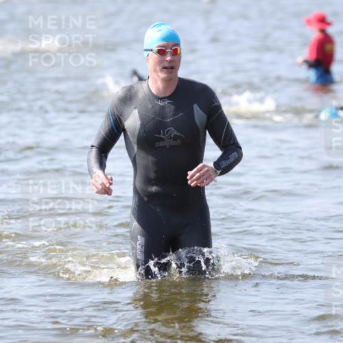 22.06.2025 - Viking Triathlon H.Heesch http://msf.ph/oto/8059174 22.06.2025 10:31:11 Schwimmen 8, 216, 236, 237, 311, 330, 347, 352, 549 meine-sportfotos.de