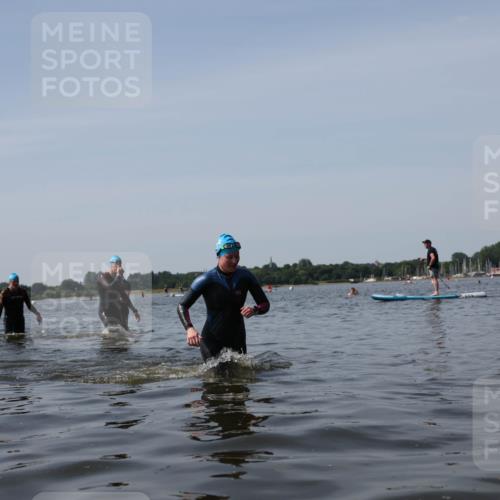 22.06.2025 - Viking Triathlon Michael Strokosch http://msf.ph/oto/8059185 22.06.2025 10:51:21 Schwimmen 436, 477 meine-sportfotos.de