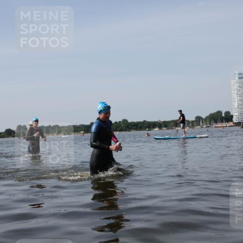 22.06.2025 - Viking Triathlon Michael Strokosch http://msf.ph/oto/8059191 22.06.2025 10:51:22 Schwimmen 436, 477 meine-sportfotos.de
