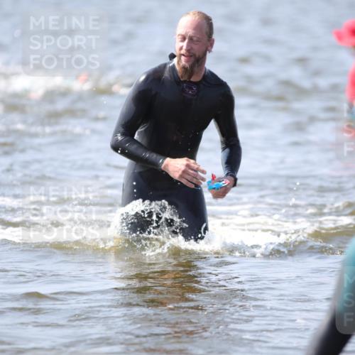 22.06.2025 - Viking Triathlon H.Heesch http://msf.ph/oto/8059214 22.06.2025 10:31:21 Schwimmen 3, 8, 216, 236, 311, 469, 613, 648 meine-sportfotos.de