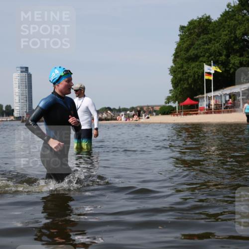 22.06.2025 - Viking Triathlon Michael Strokosch http://msf.ph/oto/8059232 22.06.2025 10:51:24 Schwimmen 422, 477 meine-sportfotos.de