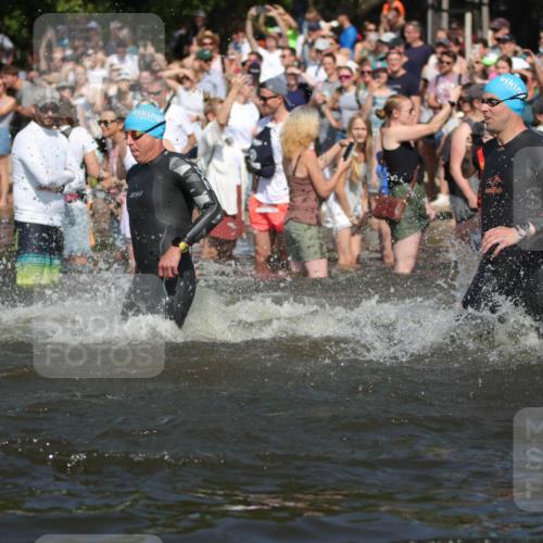 22.06.2025 - Viking Triathlon H.Heesch http://msf.ph/oto/8059258 22.06.2025 10:00:46 Schwimmen 8, 9, 132, 145, 184, 200, 258, 289, 301, 306, 352, 368, 414, 491, 526, 612, 613, 616, 630, 652 meine-sportfotos.de
