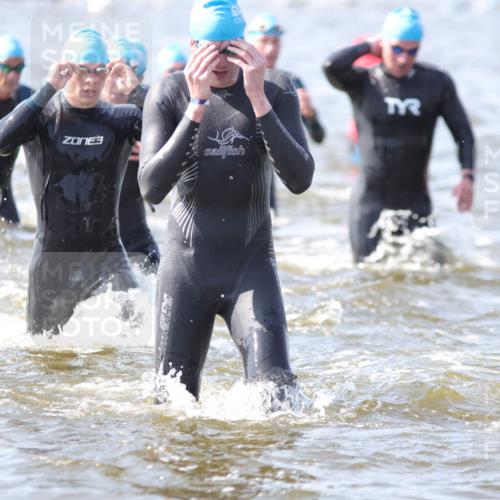 22.06.2025 - Viking Triathlon H.Heesch http://msf.ph/oto/8059297 22.06.2025 10:31:37 Schwimmen 3, 98, 99, 124, 125, 137, 158, 189, 224, 340, 350, 469, 507, 555, 613, 648 meine-sportfotos.de