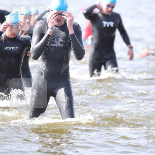 22.06.2025 - Viking Triathlon H.Heesch http://msf.ph/oto/8059301 22.06.2025 10:31:37 Schwimmen 3, 98, 99, 124, 125, 137, 158, 189, 224, 340, 350, 469, 507, 555, 613, 648 meine-sportfotos.de