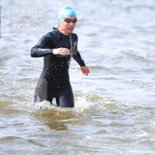 22.06.2025 - Viking Triathlon H.Heesch http://msf.ph/oto/8059309 22.06.2025 10:31:38 Schwimmen 3, 98, 99, 124, 125, 137, 158, 189, 224, 340, 350, 469, 507, 555, 613, 648, 658 meine-sportfotos.de
