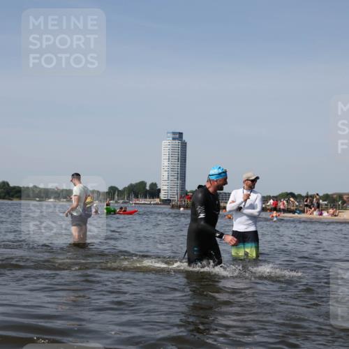 22.06.2025 - Viking Triathlon Michael Strokosch http://msf.ph/oto/8059337 22.06.2025 10:41:27 Schwimmen 54, 94, 376, 390, 505 meine-sportfotos.de