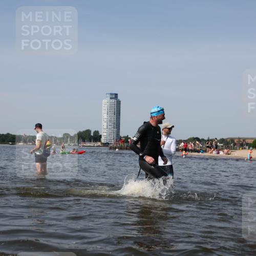 22.06.2025 - Viking Triathlon Michael Strokosch http://msf.ph/oto/8059340 22.06.2025 10:41:27 Schwimmen 54, 94, 376, 390, 505 meine-sportfotos.de
