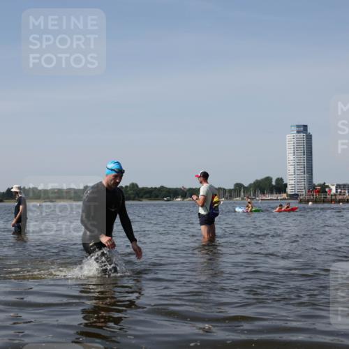 22.06.2025 - Viking Triathlon Michael Strokosch http://msf.ph/oto/8059348 22.06.2025 10:41:32 Schwimmen 54, 194, 220, 376, 390, 505, 629 meine-sportfotos.de