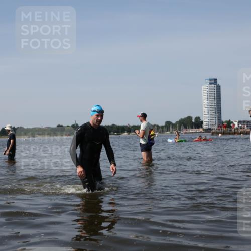 22.06.2025 - Viking Triathlon Michael Strokosch http://msf.ph/oto/8059354 22.06.2025 10:41:32 Schwimmen 54, 194, 220, 376, 390, 505, 629 meine-sportfotos.de