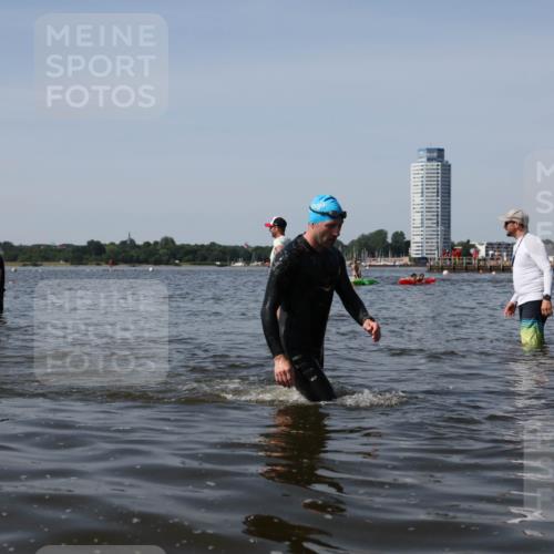 22.06.2025 - Viking Triathlon Michael Strokosch http://msf.ph/oto/8059365 22.06.2025 10:41:33 Schwimmen 54, 194, 220, 376, 390, 505, 629 meine-sportfotos.de