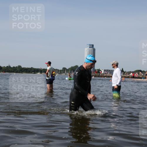 22.06.2025 - Viking Triathlon Michael Strokosch http://msf.ph/oto/8059372 22.06.2025 10:41:34 Schwimmen 54, 142, 194, 220, 376, 390, 505, 629 meine-sportfotos.de