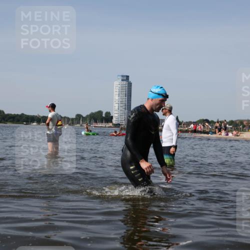 22.06.2025 - Viking Triathlon Michael Strokosch http://msf.ph/oto/8059376 22.06.2025 10:41:34 Schwimmen 54, 142, 194, 220, 376, 390, 505, 629 meine-sportfotos.de