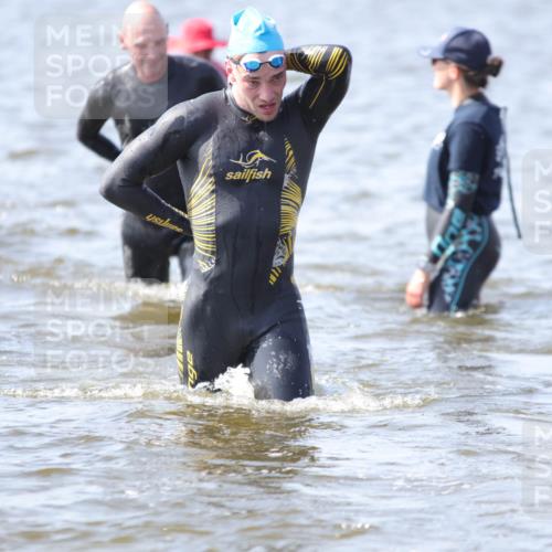 22.06.2025 - Viking Triathlon H.Heesch http://msf.ph/oto/8059387 22.06.2025 10:31:50 Schwimmen 63, 87, 98, 99, 124, 125, 158, 189, 224, 226, 350, 435, 449, 464, 488, 507, 555, 658 meine-sportfotos.de