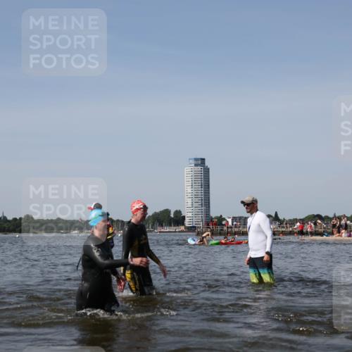 22.06.2025 - Viking Triathlon Michael Strokosch http://msf.ph/oto/8059434 22.06.2025 10:41:43 Schwimmen 58, 142, 194, 220, 221, 505, 625, 629 meine-sportfotos.de