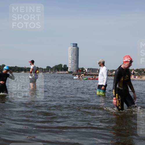22.06.2025 - Viking Triathlon Michael Strokosch http://msf.ph/oto/8059467 22.06.2025 10:41:46 Schwimmen 58, 142, 194, 220, 221, 625, 629 meine-sportfotos.de
