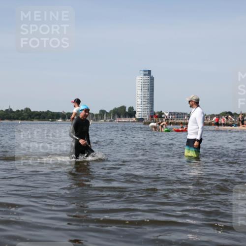 22.06.2025 - Viking Triathlon Michael Strokosch http://msf.ph/oto/8059473 22.06.2025 10:41:47 Schwimmen 58, 142, 194, 220, 221, 625, 629 meine-sportfotos.de