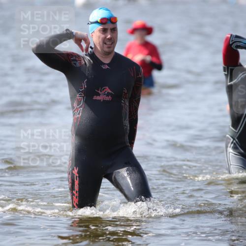22.06.2025 - Viking Triathlon H.Heesch http://msf.ph/oto/8059503 22.06.2025 10:32:23 Schwimmen 53, 80, 147, 170, 173, 214, 461, 492 meine-sportfotos.de