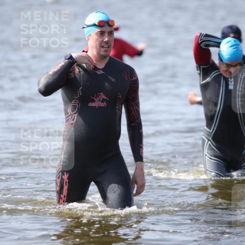 22.06.2025 - Viking Triathlon H.Heesch http://msf.ph/oto/8059509 22.06.2025 10:32:23 Schwimmen 53, 80, 147, 170, 173, 214, 461, 492 meine-sportfotos.de