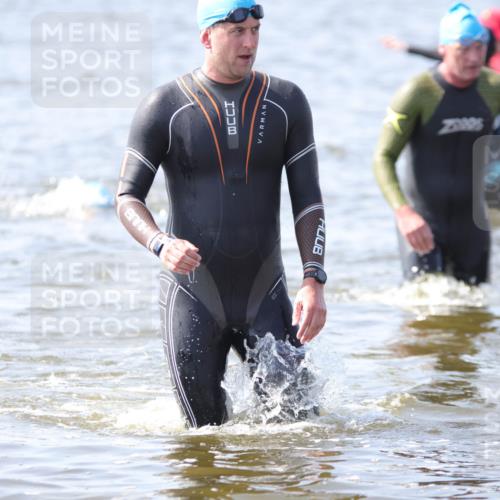 22.06.2025 - Viking Triathlon H.Heesch http://msf.ph/oto/8059516 22.06.2025 10:32:33 Schwimmen 53, 80, 170, 208, 278, 492, 554 meine-sportfotos.de