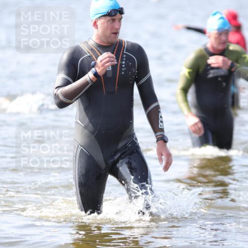 22.06.2025 - Viking Triathlon H.Heesch http://msf.ph/oto/8059519 22.06.2025 10:32:33 Schwimmen 53, 80, 170, 208, 278, 492, 554 meine-sportfotos.de