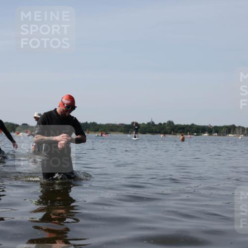 22.06.2025 - Viking Triathlon Michael Strokosch http://msf.ph/oto/8059524 22.06.2025 10:52:47 Schwimmen 106, 160, 656 meine-sportfotos.de