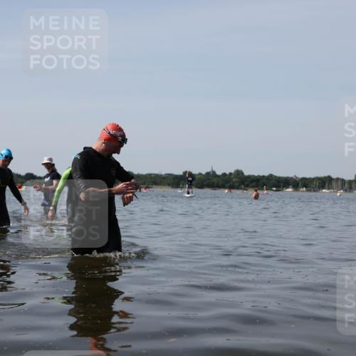 22.06.2025 - Viking Triathlon Michael Strokosch http://msf.ph/oto/8059530 22.06.2025 10:52:47 Schwimmen 106, 160, 656 meine-sportfotos.de