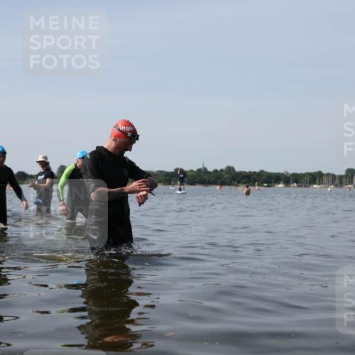 22.06.2025 - Viking Triathlon Michael Strokosch http://msf.ph/oto/8059531 22.06.2025 10:52:47 Schwimmen 106, 160, 656 meine-sportfotos.de