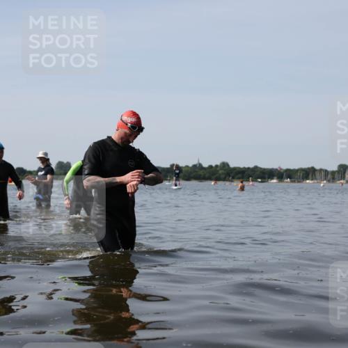 22.06.2025 - Viking Triathlon Michael Strokosch http://msf.ph/oto/8059537 22.06.2025 10:52:47 Schwimmen 106, 160, 656 meine-sportfotos.de