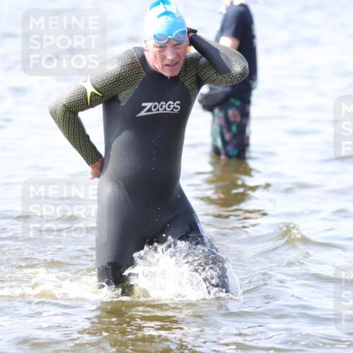 22.06.2025 - Viking Triathlon H.Heesch http://msf.ph/oto/8059541 22.06.2025 10:32:40 Schwimmen 80, 170, 208, 278, 554 meine-sportfotos.de