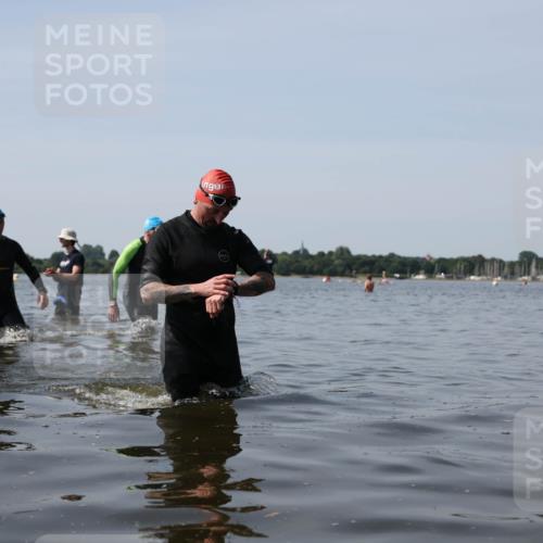22.06.2025 - Viking Triathlon Michael Strokosch http://msf.ph/oto/8059542 22.06.2025 10:52:48 Schwimmen 106, 160, 656 meine-sportfotos.de
