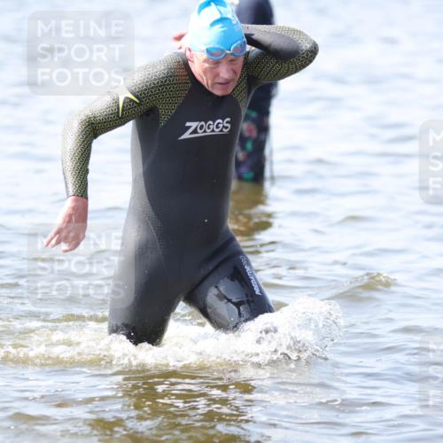 22.06.2025 - Viking Triathlon H.Heesch http://msf.ph/oto/8059547 22.06.2025 10:32:40 Schwimmen 80, 170, 208, 278, 554 meine-sportfotos.de