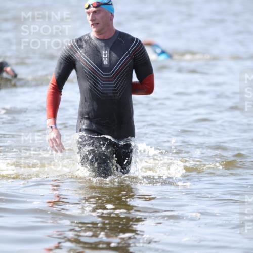 22.06.2025 - Viking Triathlon H.Heesch http://msf.ph/oto/8059552 22.06.2025 10:32:42 Schwimmen 80, 208, 278, 554 meine-sportfotos.de