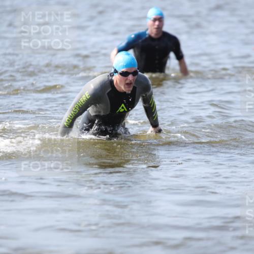 22.06.2025 - Viking Triathlon H.Heesch http://msf.ph/oto/8059571 22.06.2025 10:32:48 Schwimmen 91, 113, 208, 278, 287, 554 meine-sportfotos.de