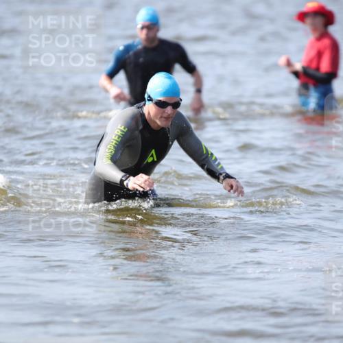 22.06.2025 - Viking Triathlon H.Heesch http://msf.ph/oto/8059584 22.06.2025 10:32:49 Schwimmen 91, 113, 208, 278, 287, 554 meine-sportfotos.de