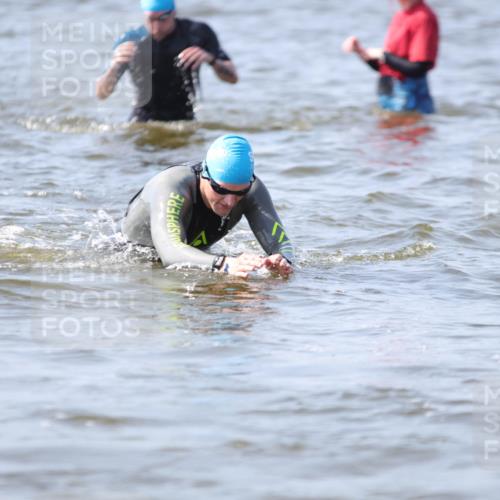 22.06.2025 - Viking Triathlon H.Heesch http://msf.ph/oto/8059588 22.06.2025 10:32:49 Schwimmen 91, 113, 208, 278, 287, 554 meine-sportfotos.de