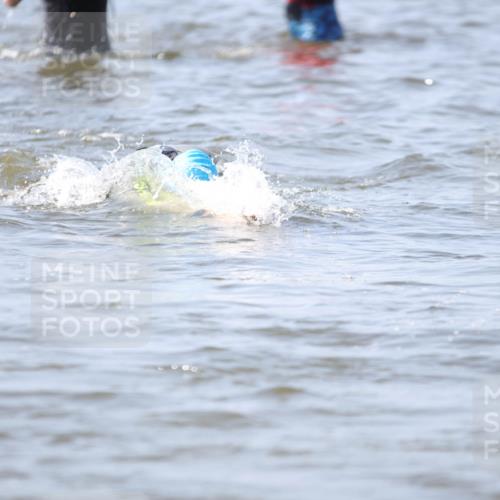22.06.2025 - Viking Triathlon H.Heesch http://msf.ph/oto/8059592 22.06.2025 10:32:49 Schwimmen 91, 113, 208, 278, 287, 554 meine-sportfotos.de